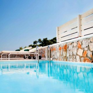 https://kleinmondtourism.co.za/wp-content/uploads/2017/08/hotel-05-2-320x320.jpg