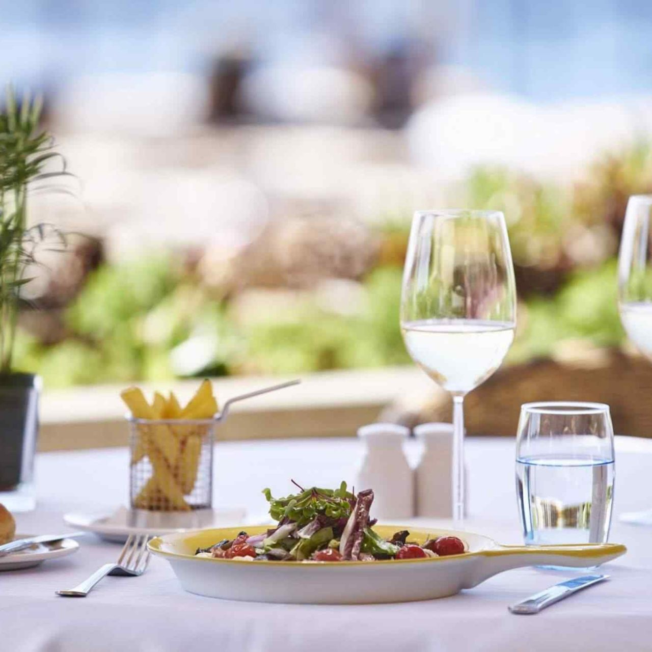 https://kleinmondtourism.co.za/wp-content/uploads/2017/08/restaurant-01-6-1280x1280.jpg